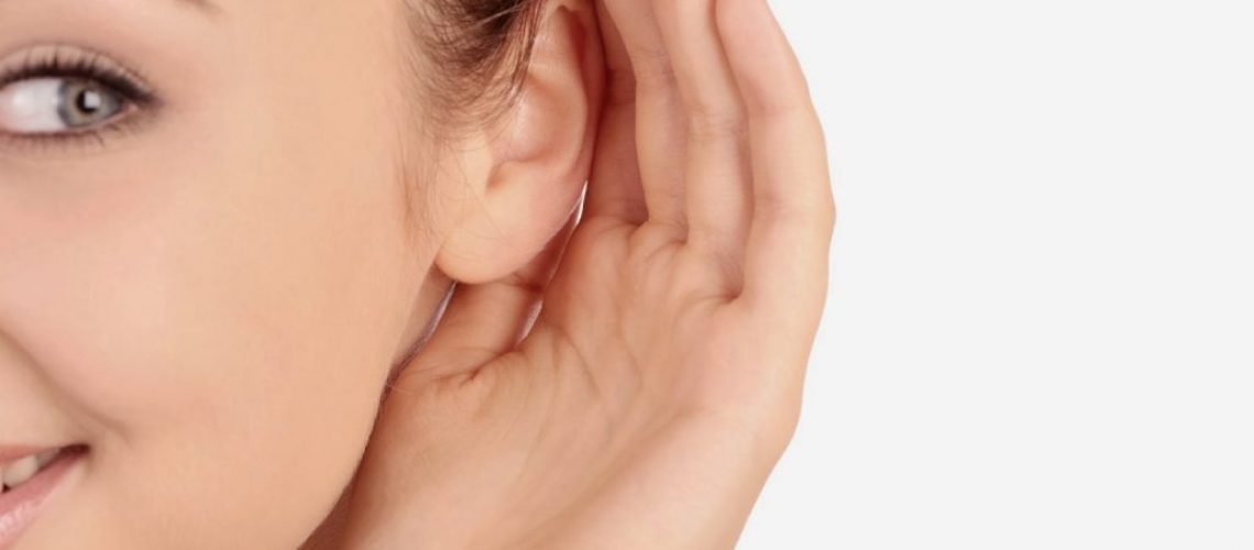 hablar con personas con problemas auditivos
